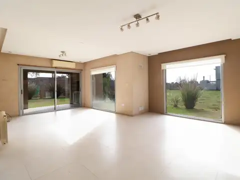 Casa en Venta en Country El Paraíso, USD 185.000