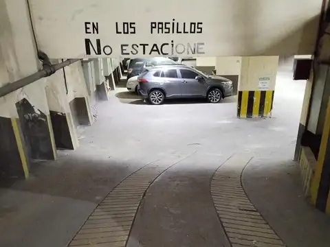 Cochera en Plaza Colon