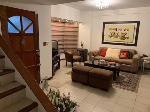 Casa 5 ambientes con 3 baños