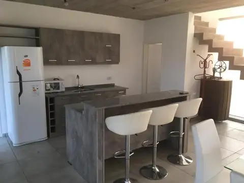 Casa en Alquiler Temporal con 2 cocheras