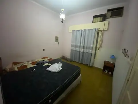 Casa 7 ambientes con 2 baños