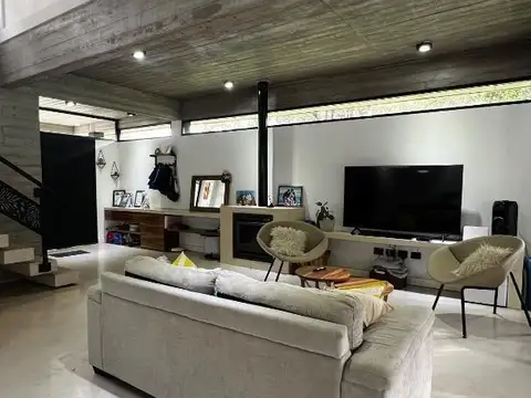 Casa 5 ambientes con 4 baños