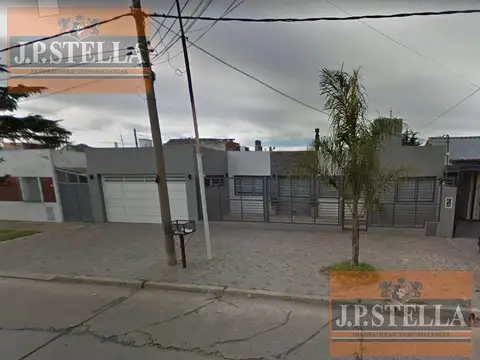 Casa 5 Ambientes 350 m² Cub, - Garage 2 autos - Pileta - Haedo