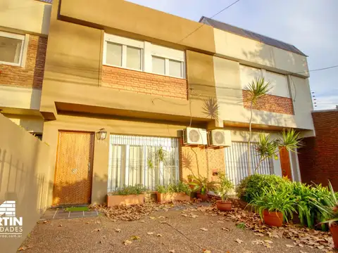 Casa Dúplex en Venta de 4 ambientes en Martínez con Jardín y Cochera