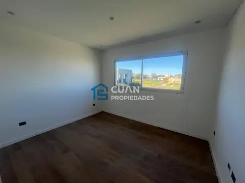 Casa en Venta en Pilar del Este - Santa Lucia, USD 260.000