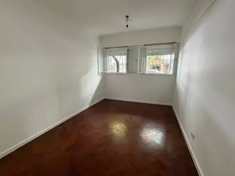 3 Ambientes en PB con patio. Muy luminoso