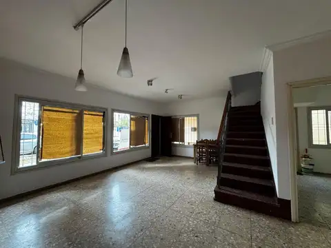 Casa 7 ambientes con 1 baño