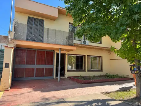 Casa en VENTA Centro de Luján calle Mariano Moreno
