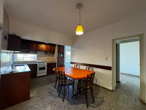 Casa en Venta con 4 cocheras