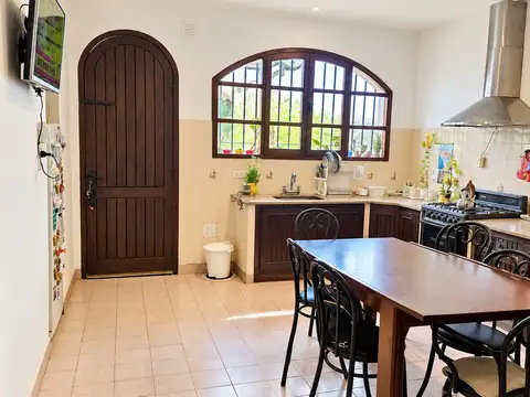 Casa en Venta con 3 cocheras
