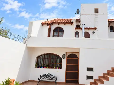 VENTA  Espectacular casa Estilo Colonial en B° Almirante Brown - Cipolletti, Rio Negro.