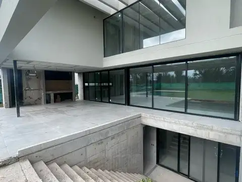 Casa en venta de 7 ambientes en el barrio Ayres de Pilar