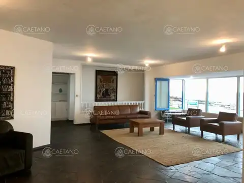 Alquiler casa de 4 dormitorios y dependencia de servicio en la Península, Punta del Este.