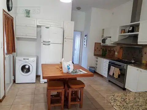 Casa en Alquiler con 2 cocheras