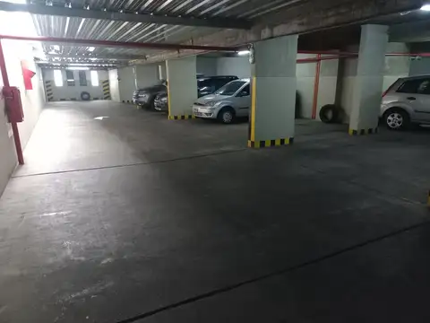 Cochera cubierta en Venta en edificio residencial en Villa Luro