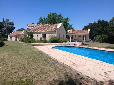 Exclusiva Casa Frente al Polo en Praderas