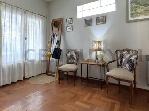 VENTA DE CASA 4 AMBIENTES EN CASTELAR NORTE