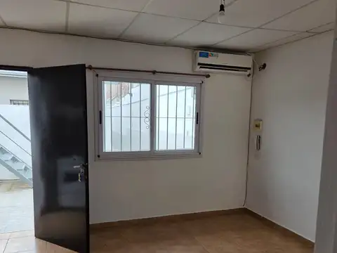 Alquiler DEPTO  PB - 2 ambientes 1 dormitorio - Apto prof. Disponible