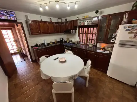 Notable Chalet de 2 plantas a 150 mts. de Av. Vergara - Hurlingham