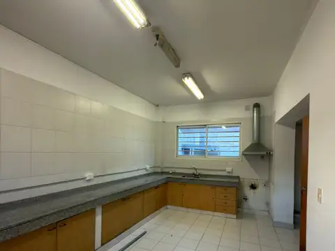 (COGHLAN) SUPERI 2544 - 500m2 - DEPOSITO con COCHERA - EXCELENTE ZONA - APTO VARIOS RUBROS