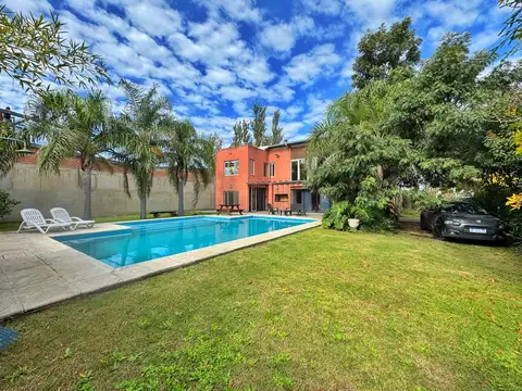 Casa en Venta con 2 cocheras