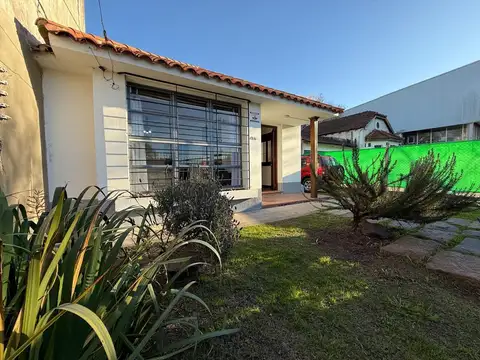 ALQUILER CASA 2 DORMIS QUINCHO Y PARRILLA C.Centenario e/ 471 y 472 CITY BELL