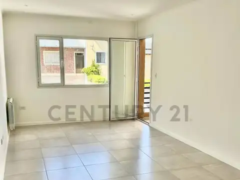 Pje.Primero de Mayo 1300, Piso 1