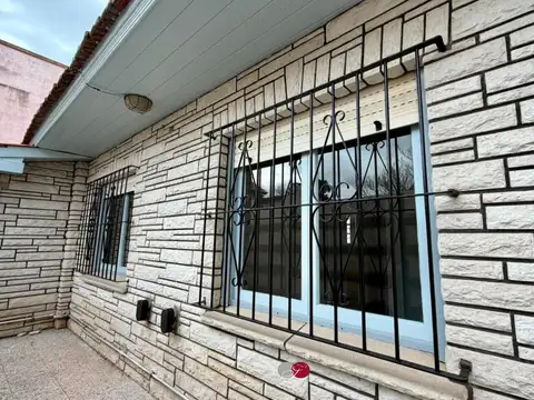 Depto Tipo Casa en Alquiler con 1 cocheras
