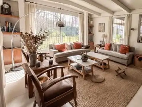 Casa 6 Ambientes - Las Lomas-La Merced