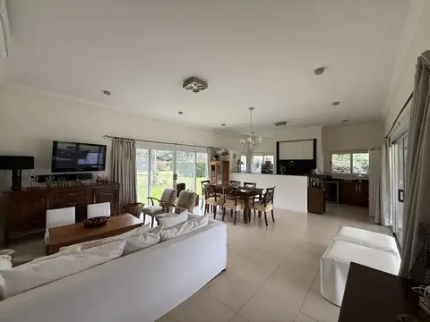 Casa en Venta en Vicente Casares, USD 350.000