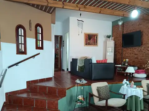 CASA CON LOTE 4 AMBIETES CON COCHERA-OBRIEN 700