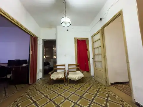 Casa amplia y céntrica con gran potencial