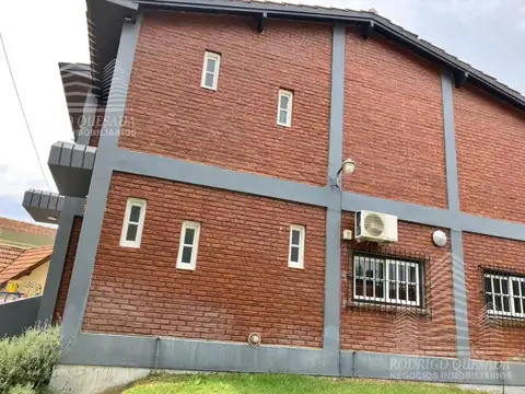 Casa 6 ambientes con 3 baños