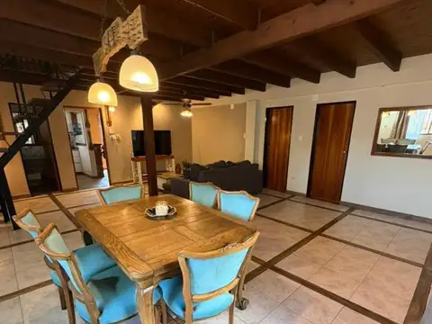 Casa 5 ambientes con 3 baños