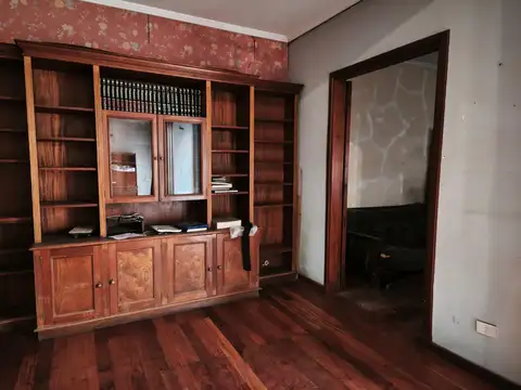Casa 8 ambientes con 4 baños
