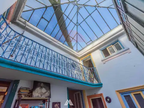 VENTA 3 LOCALES CON RENTA 11% Y VIVIENDA EN CENTRO