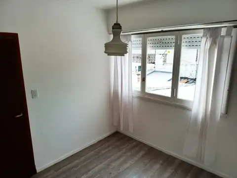 ALQUILER PHTIPO DEPTO 4 AMB. PRIMER PISO BALCON A LA CALLE