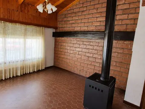 Casa 7 ambientes con 1 baño