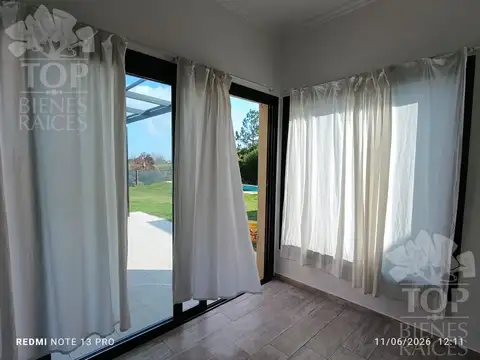 Casa en Alquiler con 2 cocheras