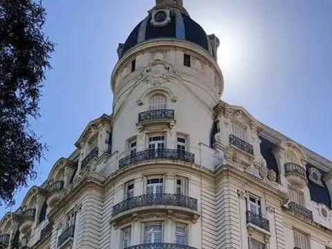 Amplia oficina en venta.