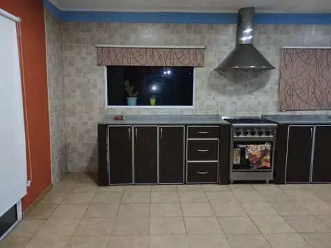 Casa 5 ambientes con 2 baños