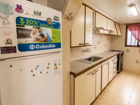 VENTA PH ATRAS 4 AMB C/DEPEND, QUINCHO y GARAGE