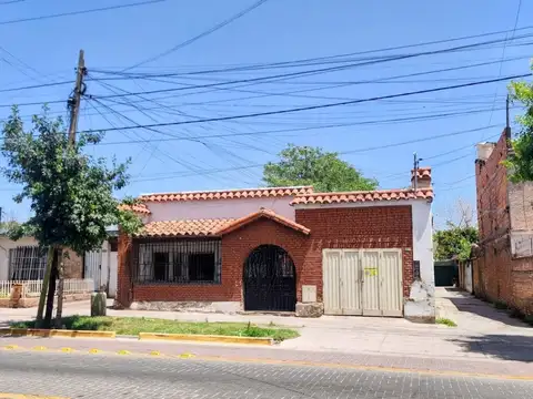 VENTA DE TERRENO CON TRES DEPARTAMENTOS