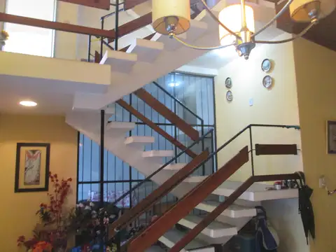 Casa 5 ambientes con 2 baños