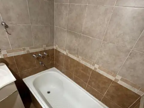 Depto Tipo Casa en Alquiler en Castelar, $ 450.000