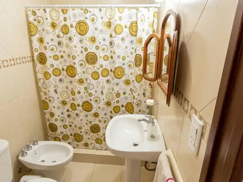 Casa 5 ambientes con 2 baños