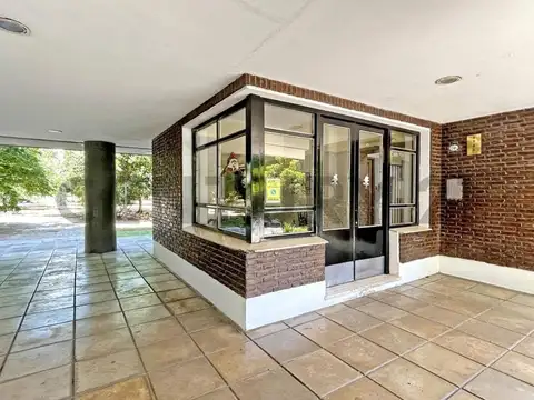 VENTA - Departamento Semipiso de 3 ambientes con dependencia – Parque Chacabuco