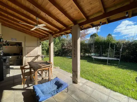 Casa en Venta con 3 cocheras