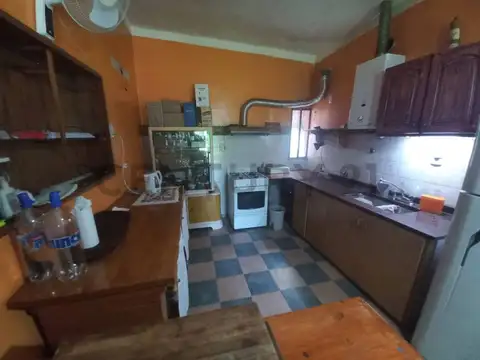 Casa 6 ambientes con 2 baños