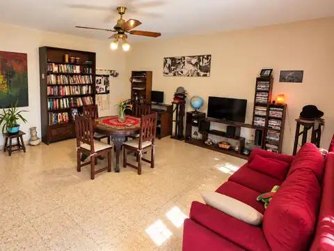 CASA EN VENTA LONGCHAMPS CENTRO